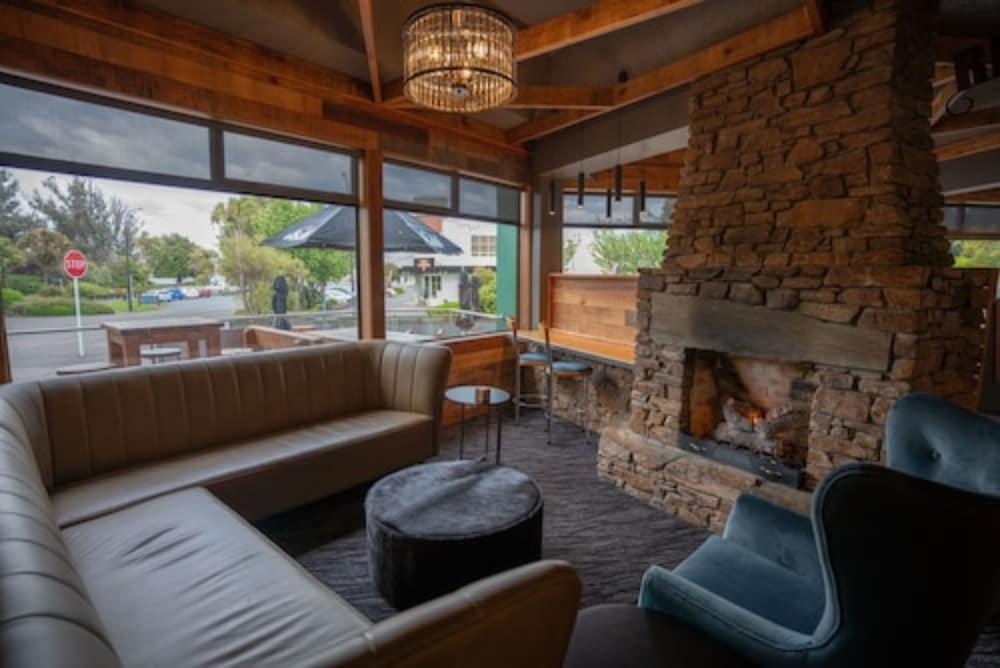 Distinction Luxmore Hotel Te Anau Exterior foto