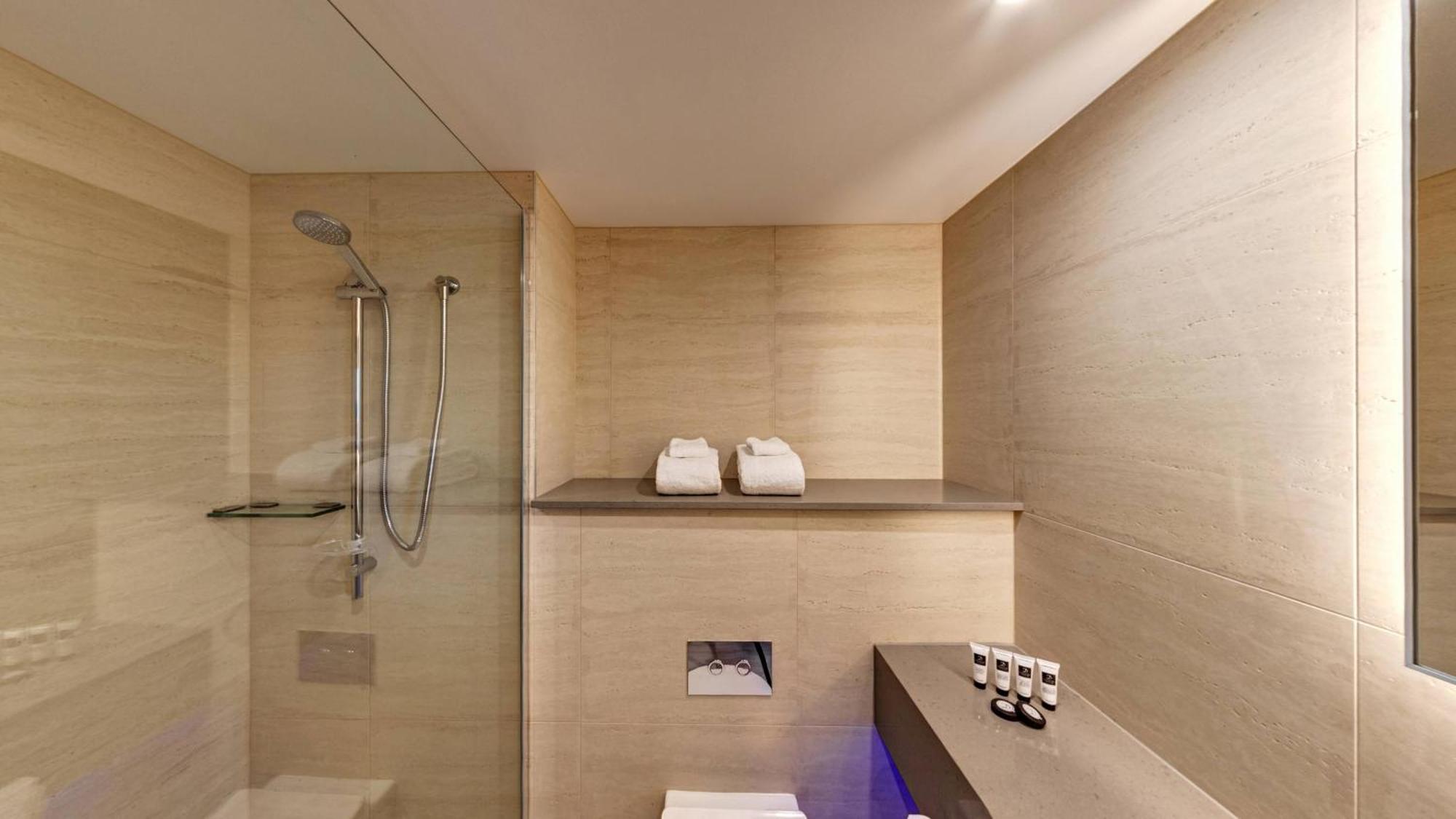 Distinction Luxmore Hotel Te Anau Exterior foto