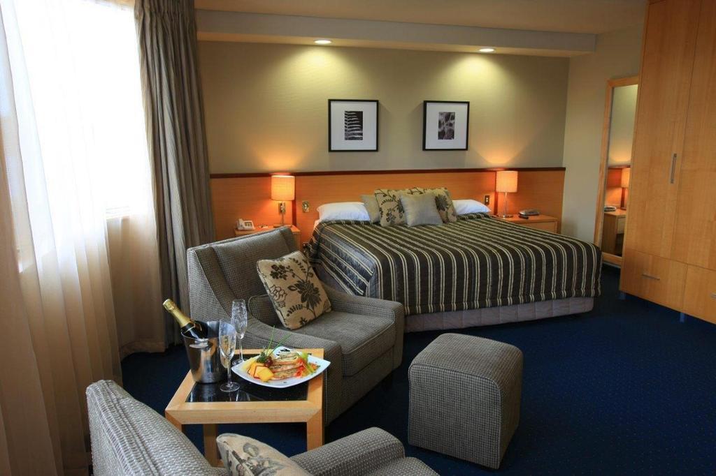 Distinction Luxmore Hotel Te Anau Exterior foto